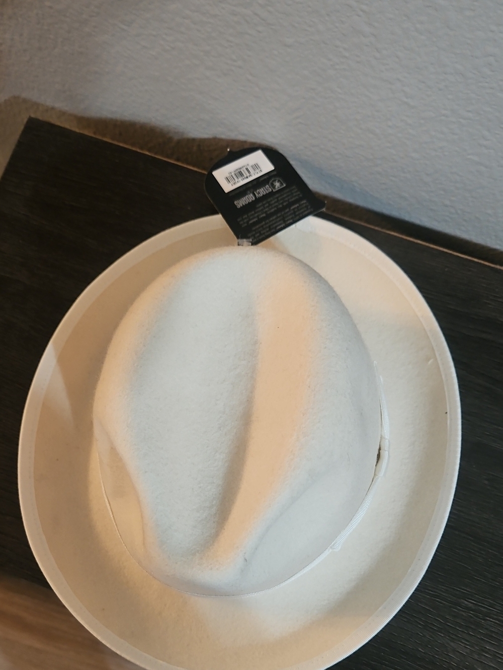Stacy Adams White Felt Fedora with Ribbon Band - Picture 5 of 8